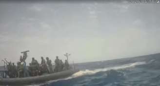 Barco da Marinha israelense intercepta flotilha a caminho de Gaza
   18 de maio de 2026  Captura de tela/Divulgação via REUTERS