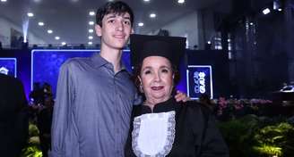 Marivan e o neto, João Francisco, de 16 anos, que foi seu padrinho na colação de grau