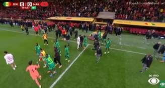 Polêmica começou com saída de Senegal do campo de jogo após marcação de pênalti para Marrocos –