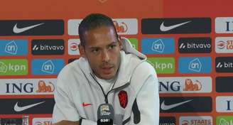 Van Dijk durante entrevista coletiva da seleção holandesa  –
