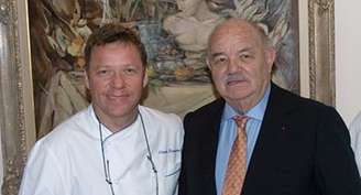 Claude Troisgros com o pai, Pierre, ícone da gastronomia francesa ao lado de Paul Bocuse (1926-2018) e Joël Robuchon (1945-2018) 