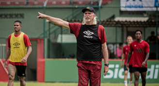 Sérgio Guedes, técnico da Portuguesa Santista, sofre infarto em Santos (SP)