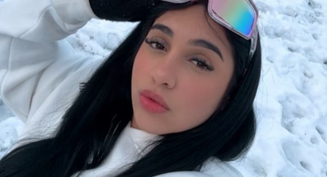 A influenciadora brasileira Laryssa Sales, de 19 anos,