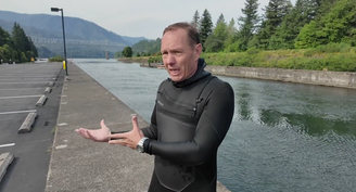 Archer Mayo durante entrevista à KGW8