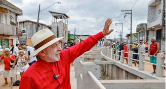 Lula durante visita às obras de macrodrenagem e urbanização do Canal da União, em Belém