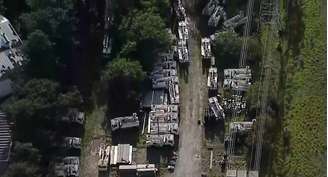 Pátio lotado com veículos da Enel em São Paulo