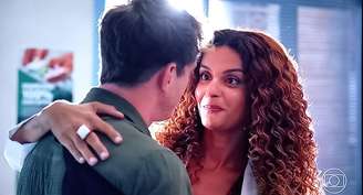 Os apaixonados Leonardo e Vivi vão marcar uma cerimônia dupla ao lado de Lorena e Juquinha: iniciativa dos herdeiros levará Ferette a tomar medida extrema