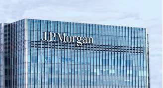 Para o JPMorgan, a perspectiva política segue incerta, considerando que quem vencer as eleições em outubro terá de enfrentar taxas de juros reais altas e déficit fiscal