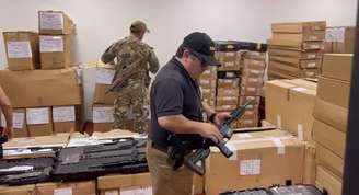 Operação Dakovo, de combate ao tráfico de armas, apreende centenas de armas