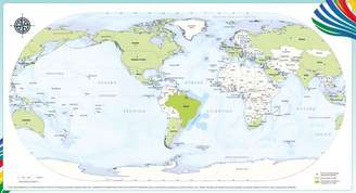 Mapa-múndi produzido pelo IBGE e que traz o Brasil no centro da Terra