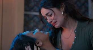 Gerluce socorre a mãe, Lígia, que sofre de hipertensão arterial pulmonar