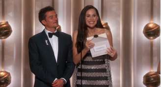 Minnie Driver durante a cerimônia do Globo de Ouro 2026, ao anunciar o prêmio de Melhor Filme em Língua Não Inglesa