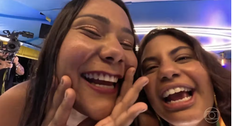 Chaiany e Gabriela no desfile do BBB