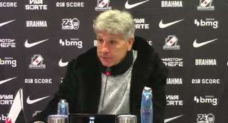 Renato não esconde a decepção com a falta de atenção do Vasco na derrota para o Internacional.