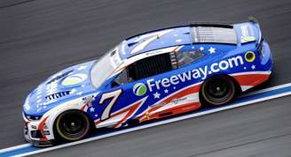 Daniel Suarez vence em Charlotte 