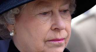 Rainha também chora: Elizabeth sofre pela família