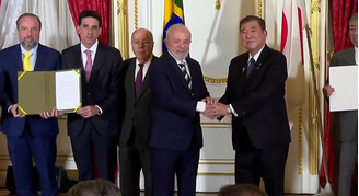 Lula assina memorandos em visita de Estado ao Japão