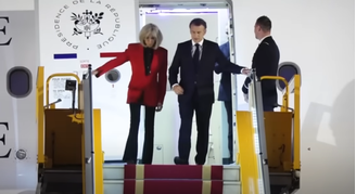 Especialista em leitura labial revela o que primeira-dama da França disse após 'tapa' em Macron