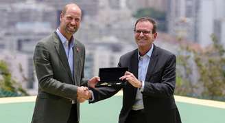 Príncipe William posa aomlado do prefeito do RJ, Eduardo Paes