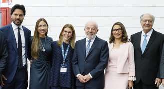 Patrícia Abravanel e Daniela Beyruti entre Fábio Faria, Lula, Janja da Silva e Geraldo Alckmin: tratar bem quem está no poder é tática empresarial