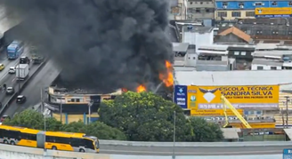 Fogo atingiu galpão na Zona Norte do Rio