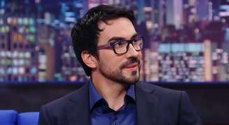 Padre Fábio de Melo transita entre o sagrado e o entretenimento, alimentando a fantasia do público curioso