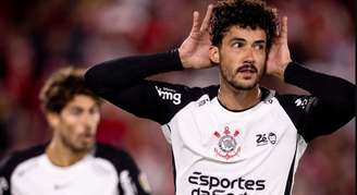 Gustavo Henrique comemora gol de empate do Corinthians contra o Santa Fé 
