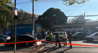 Para além de grupos que foram ao evento vinculados a candidatos específicos com trajes unificados em verde e amarelo, entre o público em geral pouco se viu dos símbolos que se tornaram marca da direita bolsonarista