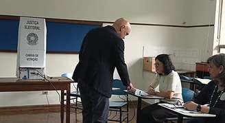 ‘Sistema eleitoral do Brasil é o melhor do mundo’, diz Alexandre de Moraes ao votar em São Paulo