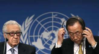 <p>O representante à Síria, Lakhdar Brahimi, e o secretário-geral da ONU, Ban Ki-moon, em coletiva de imprensa em Montreux</p>