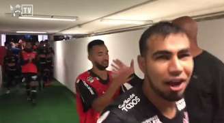 Clayson xingou o árbitro da partida em vídeo divulgado e apagado pelo Timão (Foto: Corinthians TV/Reprodução)