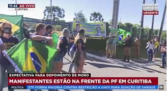 A Band News fez transmissão ao vivo para mostrar os protestos contra e a favor de Moro na entrada da PF de Curitiba