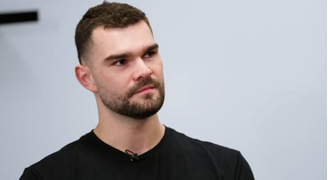 Isaac Humphries assumiu sexualidade para companheiros de equipe (Foto: Reprodução/Twitter)