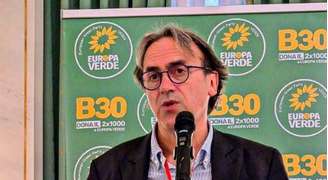 O parlamentar afirma ter se indignado com a declaração de Zambelli de que era "intocável" por possuir cidadania italiana