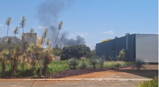 Incêndio atinge banheiros químicos na Esplanada dos Ministérios