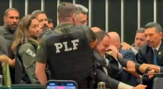 Glauber Braga (PSOL-RJ) foi retirado à força da Mesa Diretora da Câmara dos Deputados