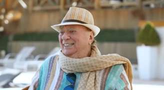 Aos 88 anos, Raul Gil mostra mansão em SP e anuncia retorno com programa na web
