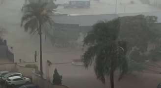 16/02/2026 Chuva forte na região de Guarulhos.