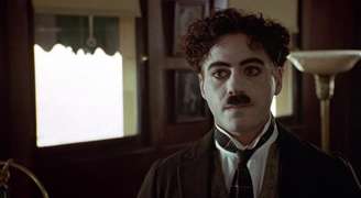 Robert Downey Jr. interpretou Charlie Chaplin em 'Chaplin' (1992).