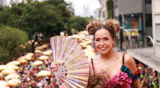 Daniela Mercury celebra prêmio no Grammy Latino.