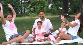 Neymar e Bruna Biancardi em chá revelação da bebê, a terceira filha do casal.