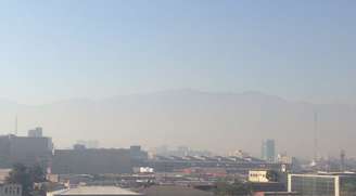 Vista do centro de Santiago nesta sexta-feira: poluição forte que impede a vista dos Andes
