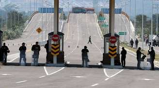 Maduro ordenou ontem (21) o fechamento da fronteira com o Brasil