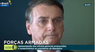 Bolsonaro chora durante cerimônia com militares em Brasília