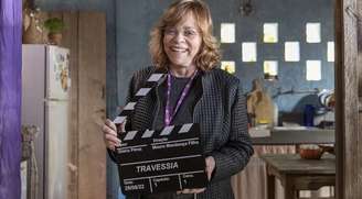 Gloria Perez em cenário de sua última novela na Globo, 'Travessia', encerrada em maio de 2023