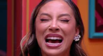 A emoção da bailarina Renata ao ser anunciada vencedora do 'BBB25'