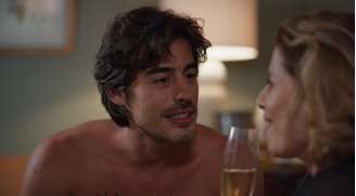 Vinícius Redd como Heitor, mais um 'peguete' da sugar mommy Odete Roitman (Débora Bloch)