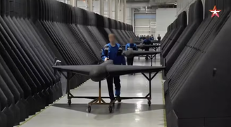 TV Zvezda mostra adolescentes de até 14 anos trabalhando em fábrica de drones