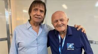 Roberto Carlos fez uma postagem para homenagear Genival Barros, um de seus mais fiéis funcionários