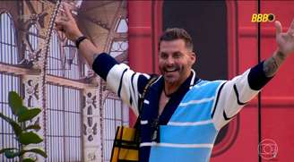 Henri Castelli em sua chegada à casa do BBB 26.